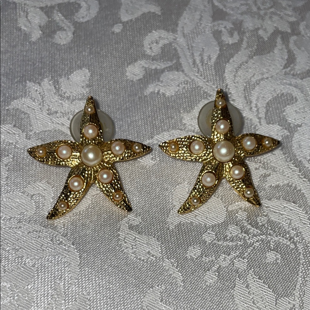 Vintage gold-toned starfish stud earrings with faux pearls.